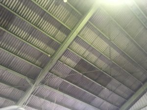 雨漏りしていた工場の屋根を直しました